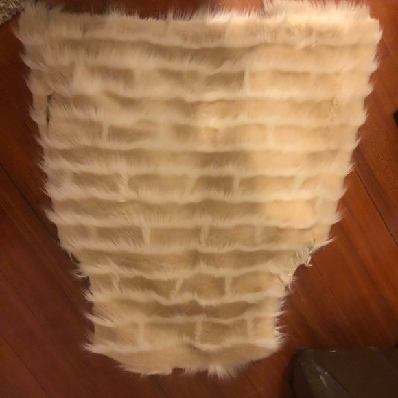 Forever 21 faux fur vest - Picture 2 of 2